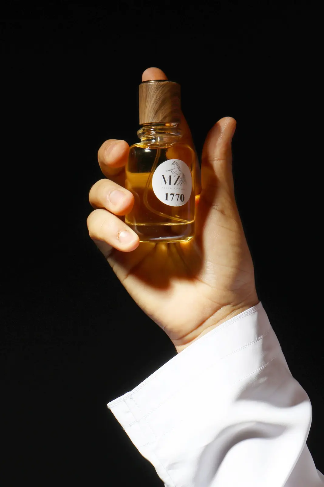 پیش از الکل، عطر یعنی روغن: بویی برای کسی که نزدیک میشد.