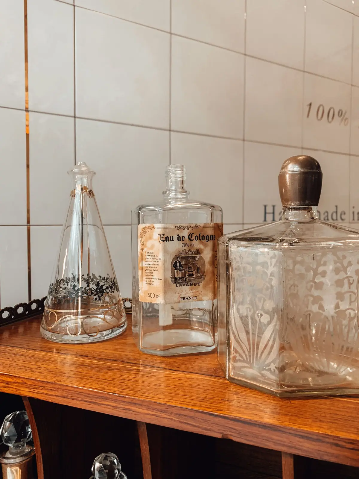 بیست دقیقه صبر کن تا الکل بپرد و قلب عطر باز شود.