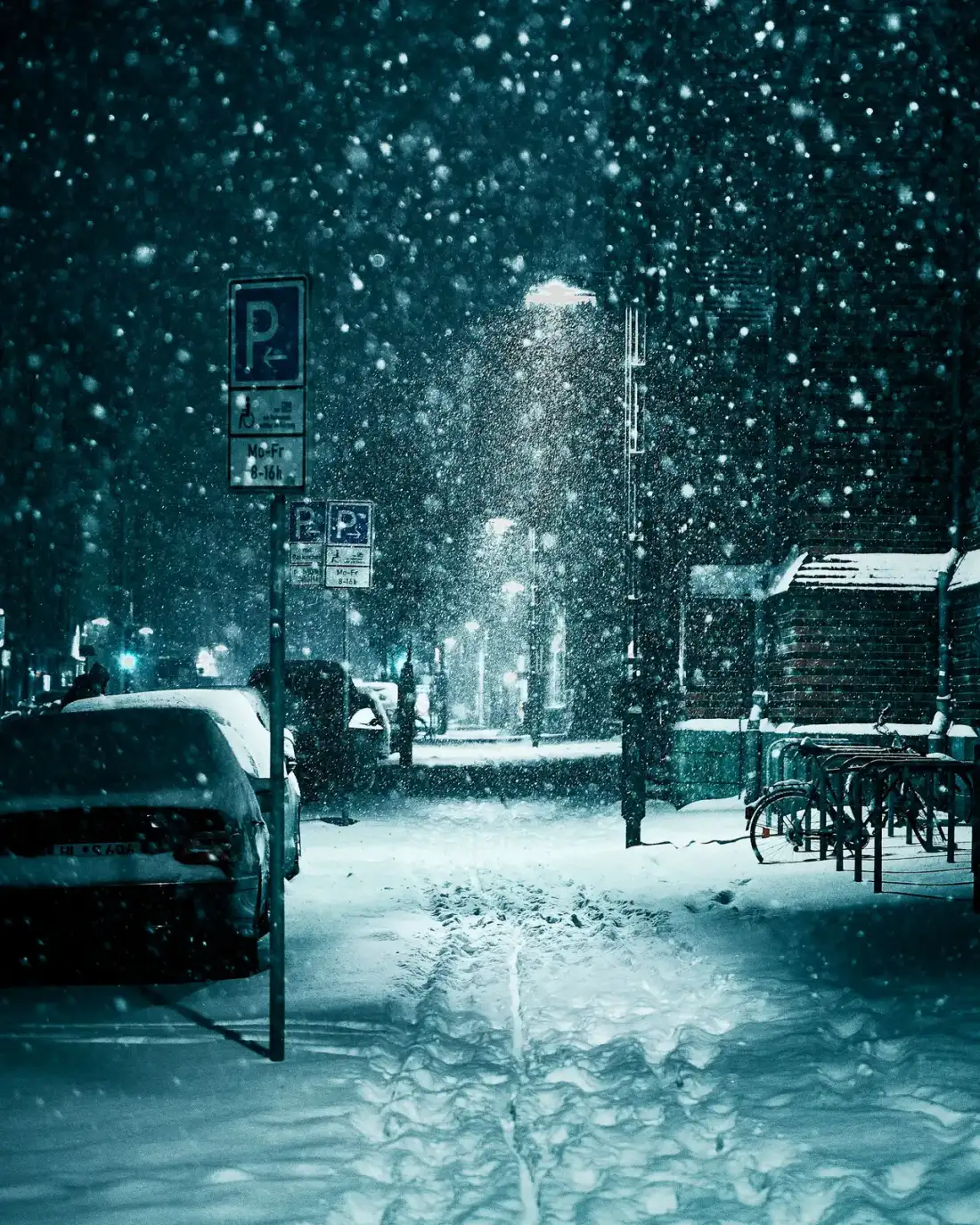 عطر در سرما از بین نمیرود، فقط کمتر سفر میکند.